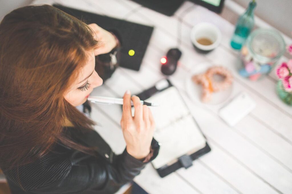 young woman, workspace, working-791849.jpg